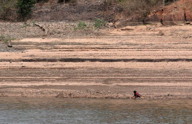 Lady washing in Denwa river